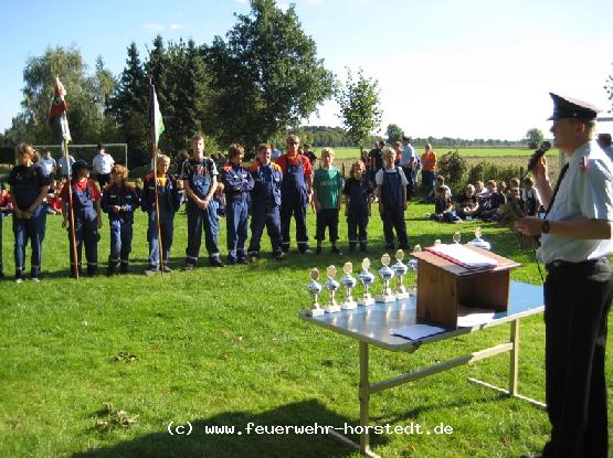 KJFW Sven Kakies nimmt die Siegerehrung vor