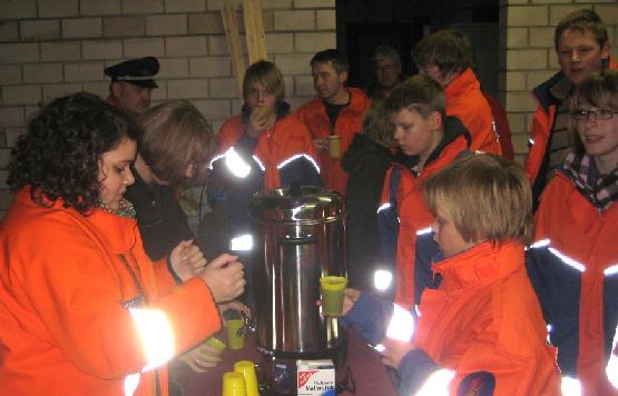 Unterwegs freuten sich alle �ber die Horstedter Station mit den warmen Getr�nken