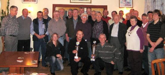 Gruppenfoto der Turnierteilnehmer/innen
