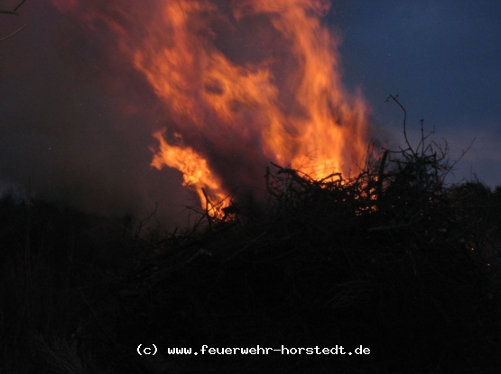 Das Osterfeuer brannte schnell herunter
