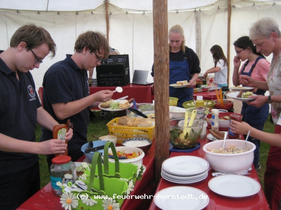 Das leckere Grillbuffet schmeckte allen sehr gut
