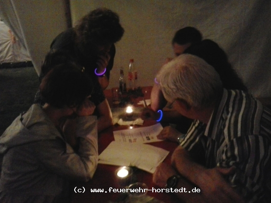 Zu sp�ter Stunde sorgten ein paar Quizrunden f�r Spa� - es siegte die Gruppe -Forever Young- 
