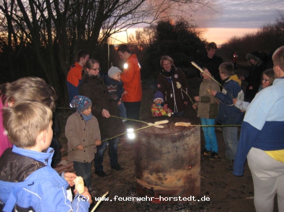 Stockbrotbacken f�r Kinder 